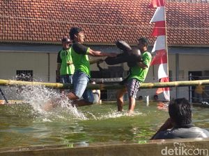 Lomba Gebuk Bantal di Rutan Trenggalek, Begini Keseruannya