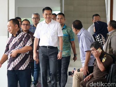Gaya Klimis Fayakhun Hadapi Sidang Dakwaan Kasus Suap Bakamla