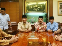 Membaca Manuver Prabowo-Sandi ke Kantong Jokowi