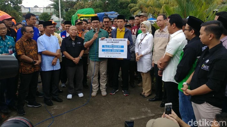 Ridwan Kamil Salurkan Bantuan Rp 2 Miliar ke Korban Gempa Lombok
