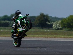 Lucu, di Luar Negeri Ada Kejuaraan Wheelie Pakai Motor