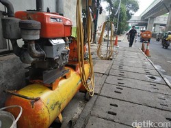 Bengkel Tambal Ban Motor Ini Disuruh Tambal Ban Online