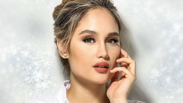 Begini Gaya Cantik Cinta Laura Saat Menikmati Makanan