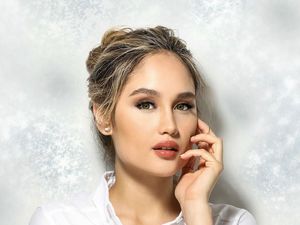 Begini Gaya Cantik Cinta Laura Saat Menikmati Makanan