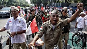 Kirab Napak Tilas Sambut HUT RI di Tugu Proklamasi