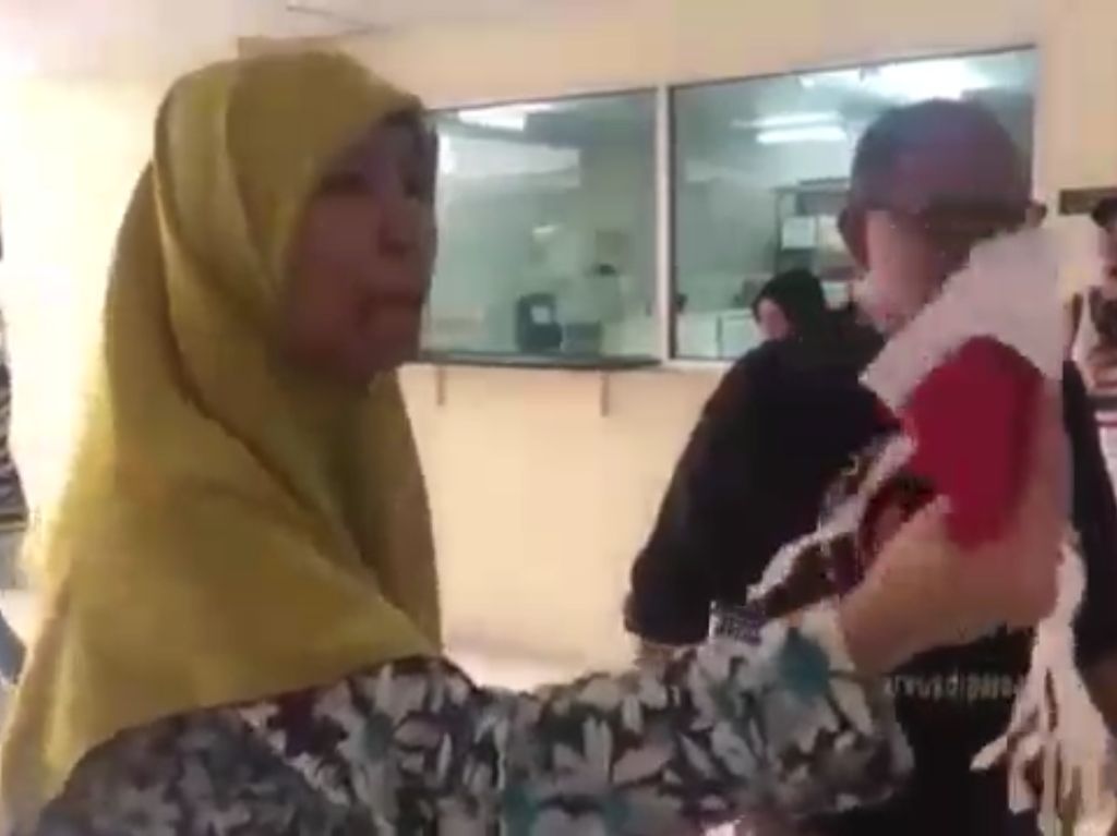 Penghuni Kalibata City Polisikan Pencopotan Bendera Merah-Putih Penghuni Kalibata City Polisikan Pencopotan Bendera Merah-Putih