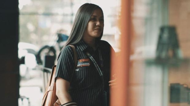 Ketika Wanita Menunggagi Kuda Besi