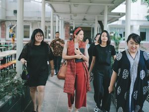 5 Ide Gaya Selebriti Indonesia Tampil Modis dengan Baju Merah Putih