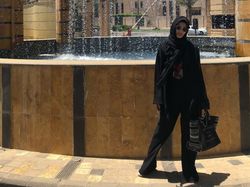 Naik Haji dan Pakai Hijab, Nia Ramadhani Bikin Pangling