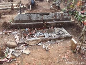 Perusak Makam di Malang, Kades: Dugaan Kita Orang Gila Perusak Makam di Malang, Kades: Dugaan Kita Orang Gila