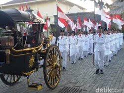 Bendera Merah Putih untuk Upacara 17 Agustus di Yogya Dikirab