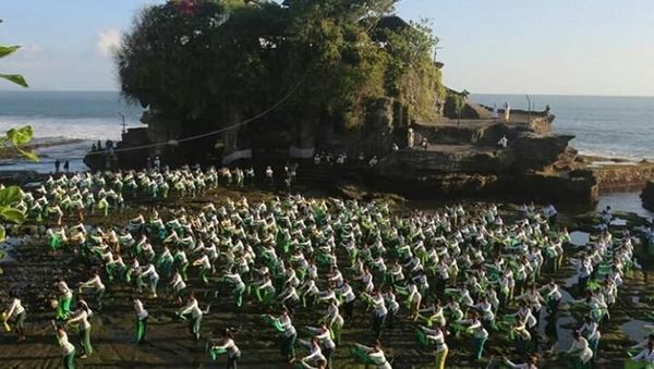 Melihat Persiapan Tarian Kolosal Rejang Sandat Ratu Segara