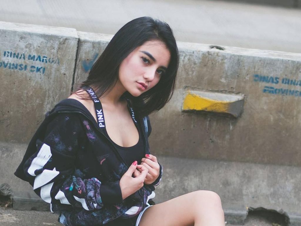 Nabilla Aprillya Foto Melet Bahas Selera Cewek, Sindir Atta Halilintar? Nabilla Aprillya Foto Melet Bahas Selera Cewek, Sindir Atta Halilintar?