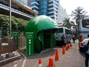 Koalisi Pejalan Kaki Apresiasi Pemindahan Halte Grab dari Trotoar fX Koalisi Pejalan Kaki Apresiasi Pemindahan Halte Grab dari Trotoar fX