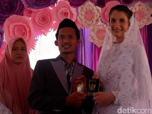 Petani di Banjarnegara Ini Nikahi Bule Cantik Asal Ceko