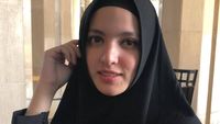 Nia Ramadhani Naik Haji, Marsha Aruan Kibarkan Merah-putih dalam Air