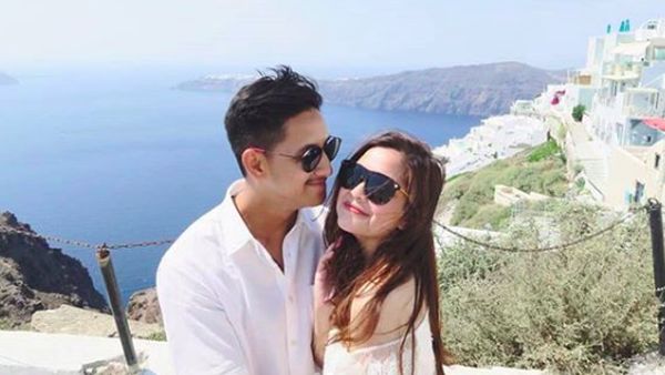 Foto: Kemesraan Tasya Kamila Berbulan Madu di Yunani