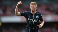 Playmaker Manchester City, Kevin De Bruyne, tentu tak bisa dilewatkan sebagai kandidat pengisi tim terbaik FIFA FIFPro XI. Penilaian itu diberikan untuk performa pada periode 3 Juli 2017-15 Juli 2018 (Michael Regan/Getty Images)