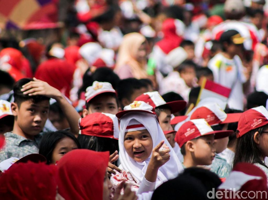 #HariPertamaSekolah Ramaikan Media Sosial #HariPertamaSekolah Ramaikan Media Sosial
