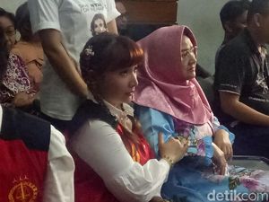Dituntut 5 Tahun Penjara, Roro Fitria Menangis hingga Pingsan Dituntut 5 Tahun Penjara, Roro Fitria Menangis hingga Pingsan