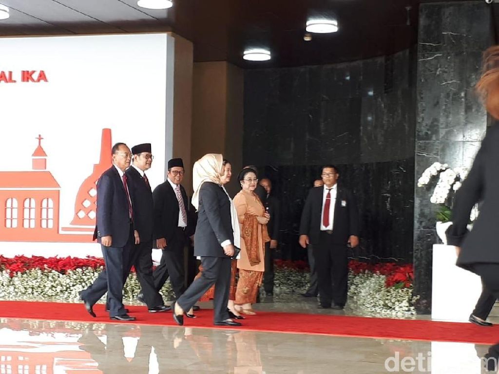 Megawati dan Habibie Hadiri Sidang Tahunan MPR/DPR Megawati dan Habibie Hadiri Sidang Tahunan MPR/DPR