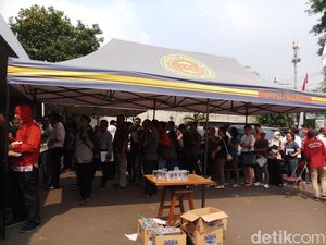 Panas-panasan Antre Tiket Opening Asian Games 2018 Panas-panasan Antre Tiket Opening Asian Games 2018