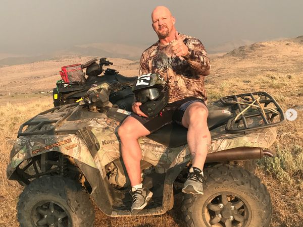 Ekstrem Banget! Begini Cara Pegulat Stone Cold Steve Austin Jaga Kebugaran