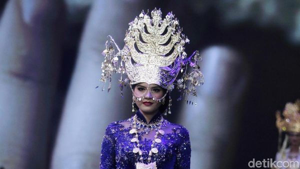 Foto: Indahnya Kebaya dari Aceh hingga Papua Karya Vera Kebaya