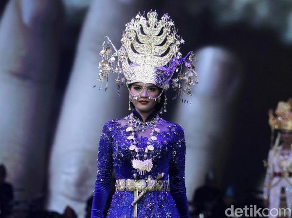 Foto: Indahnya Kebaya dari Aceh hingga Papua Karya Vera Kebaya
