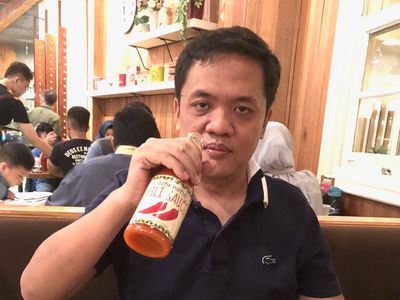 Gaya Nyeleneh Habiburokhman, Makan Pake 2 Sendok Hingga Makan Nasi Pake Kerupuk