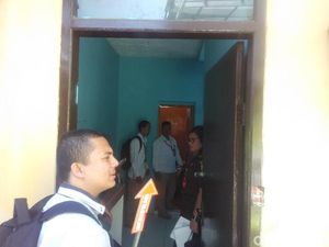 Polisi Rekonstruksi Kasus Balita Tewas Digigit Ayah Tiri Polisi Rekonstruksi Kasus Balita Tewas Digigit Ayah Tiri