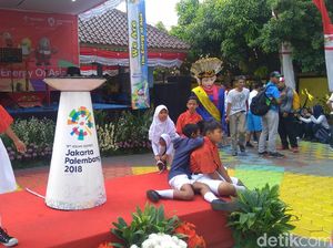 Warga Jakbar Mulai Kumpul Tunggu Pawai Obor Asian Games