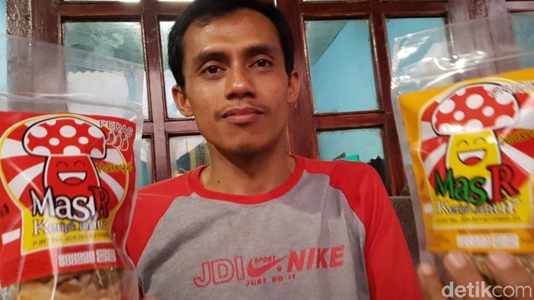 Cerita Sukses Pengidap Polio di Pasuruan Bisnis Keripik Jamur Cerita Sukses Pengidap Polio Cerita Sukses Pengidap Polio Di Pasuruan Bisnis Keripik Jamur