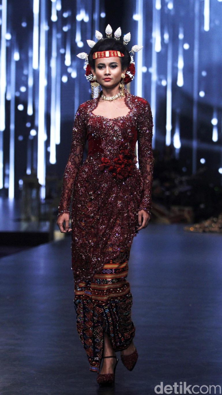 81 Model Baju Batik Vera Kebaya Gratis