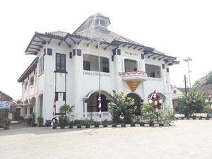 Miris! Gedung Juang 45 Bekasi Rusak dan Dipenuhi Kotoran Kampret