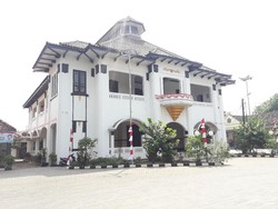 Miris! Gedung Juang 45 Bekasi Rusak dan Dipenuhi Kotoran Kampret