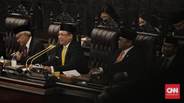 Pantun untuk Prabowo di Mimbar Parlemen Disambut Gelak Tawa