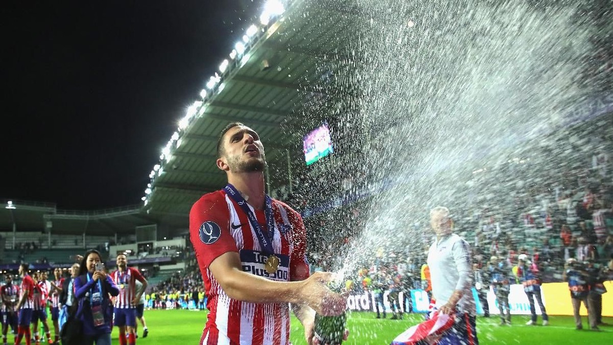 Atletico Madrid juara Piala Super Eropa. (Foto: Alexander Hassenstein/Getty Images)