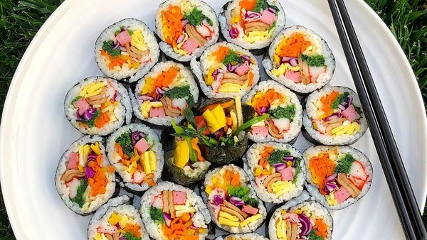 Gurih Lezat Kimbap, 10 Jenis Sushi Khas Korea Ini Bikin Ngiler