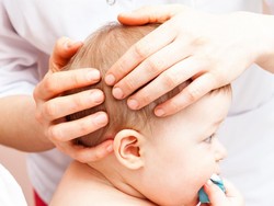 Apakah Benjolan di Belakang Kepala Bayi Bahaya? Ini Penyebabnya