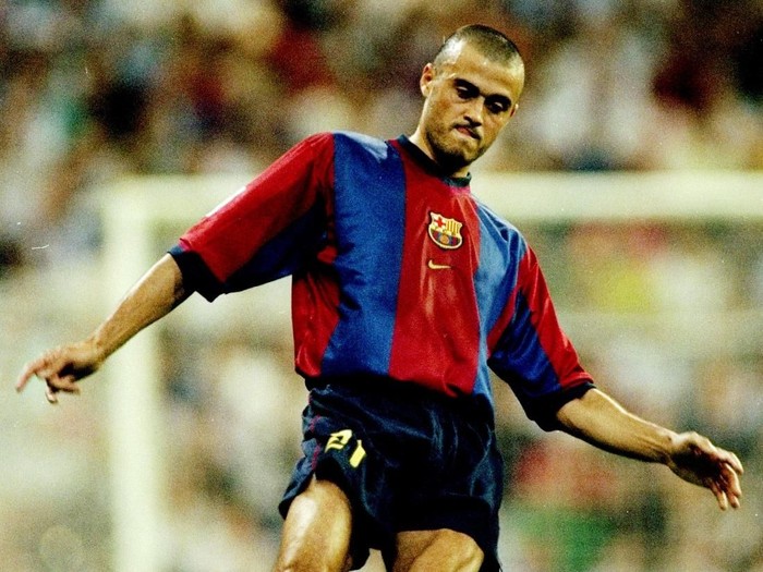19 Sep 1998:  Luis Enrique of Barcelona in action during the Primera Liga match against Real Madrid at the Bernabeu in Madrid, Spain. The game ended 2-2. \ Mandatory Credit: Clive Mason /Allsport