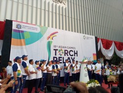 Usai Menginap di Balai Kota, Obor Asian Games Kembali Dikirab