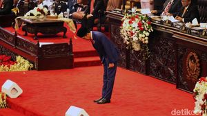 Pidato di Sidang Tahunan, Jokowi Bungkukkan Badan ke Anggota Dewan