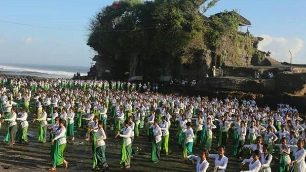 Tanah Lot memiliki beberapa spot menarik yang bisa dikunjungi.