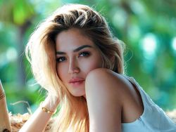 Jessica Iskandar Ketahuan Video Call dengan Pria Bule, Siapa Tuh?