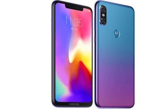 Motorola Rilis Ponsel Mirip iPhone X