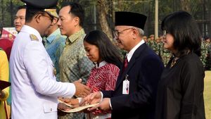 Anies Beri Penghargaan untuk Bank DKI