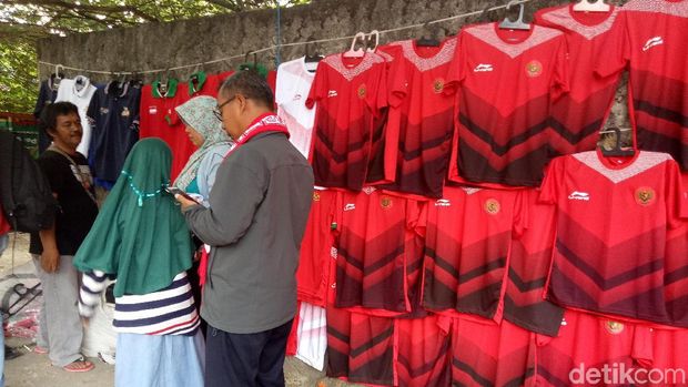 Jersey timnas Indonesia laris manis