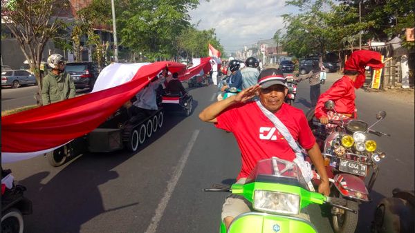 Saat Bendera Merah Putih Sepanjang 73 Meter Penuhi Jalanan Makasar