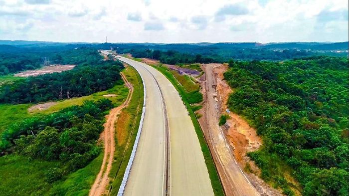 Tekan Tombol Sirene, Jokowi Resmikan Tol Pertama Kalimantan 58 Km Tekan Tombol Sirene, Jokowi Resmikan Tol Pertama Kalimantan 58 Km